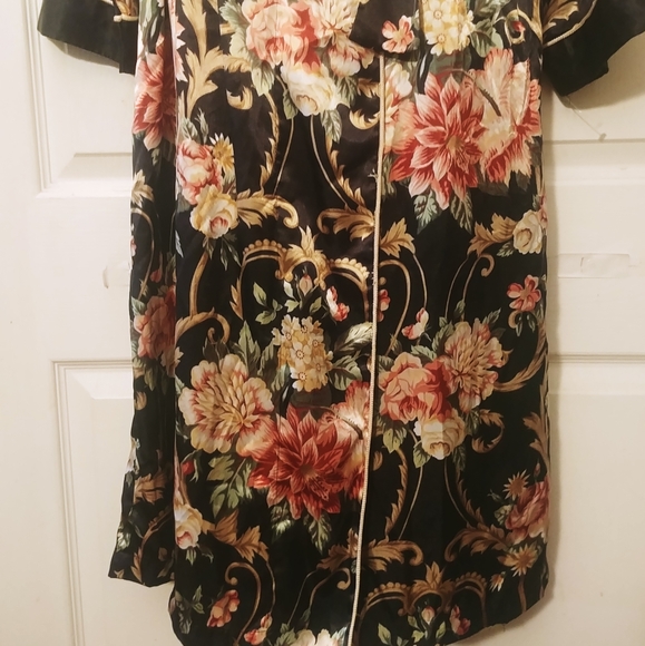 Amelia's black Floral Satin Wrap Robe& Slip set sz M/L - Picture 8 of 9